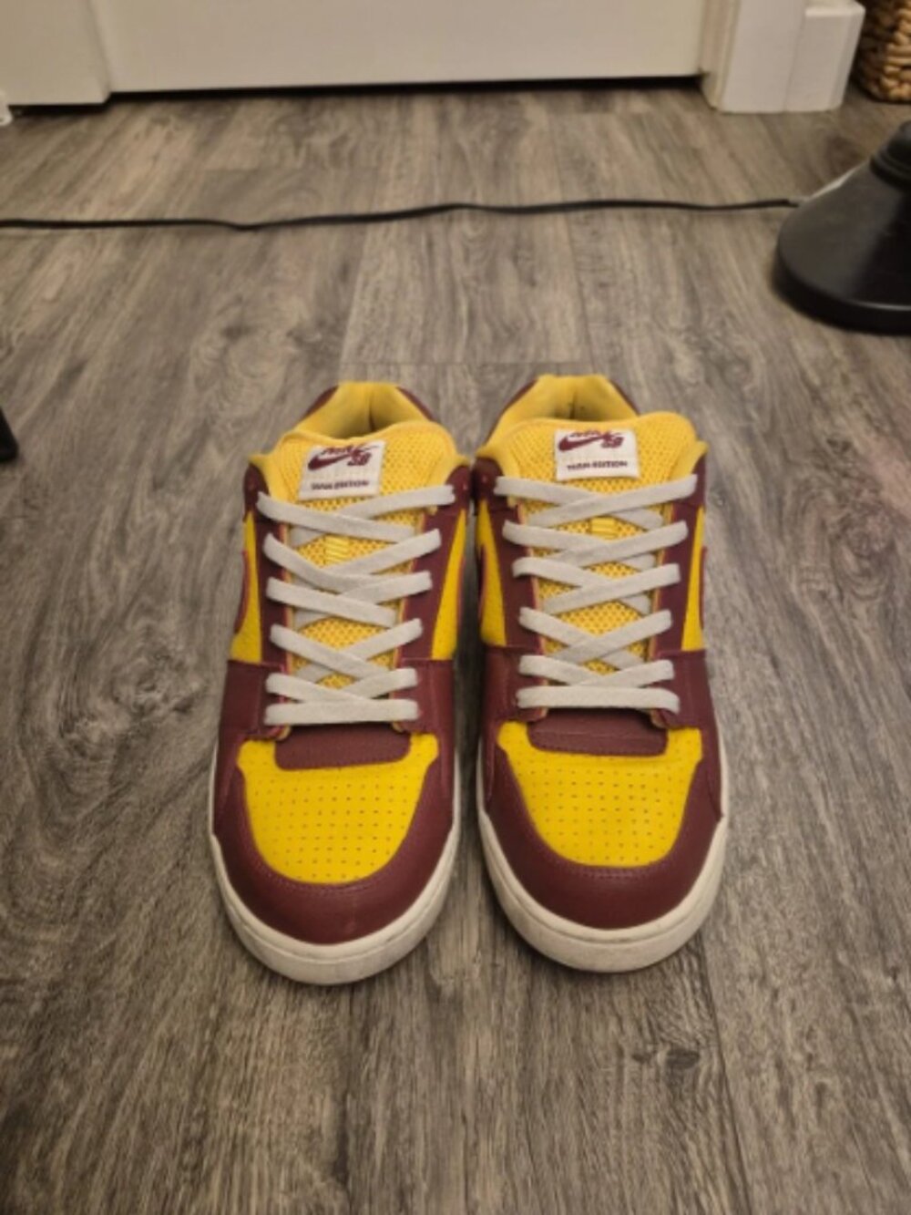Men’s Low-Top Skate Shoes - Yellow/Burgundy